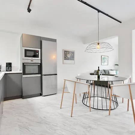 Lando Luxury Living- 2-bedroom 아파트 하니아